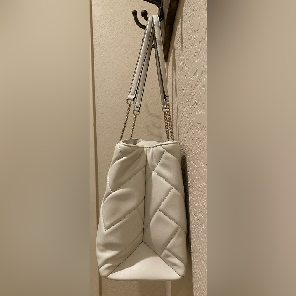 NWOT DKNY Medium Veronica Cream Quilted Satchel Shoulder Bag Gold-Tone Chain - Picture 8 of 16